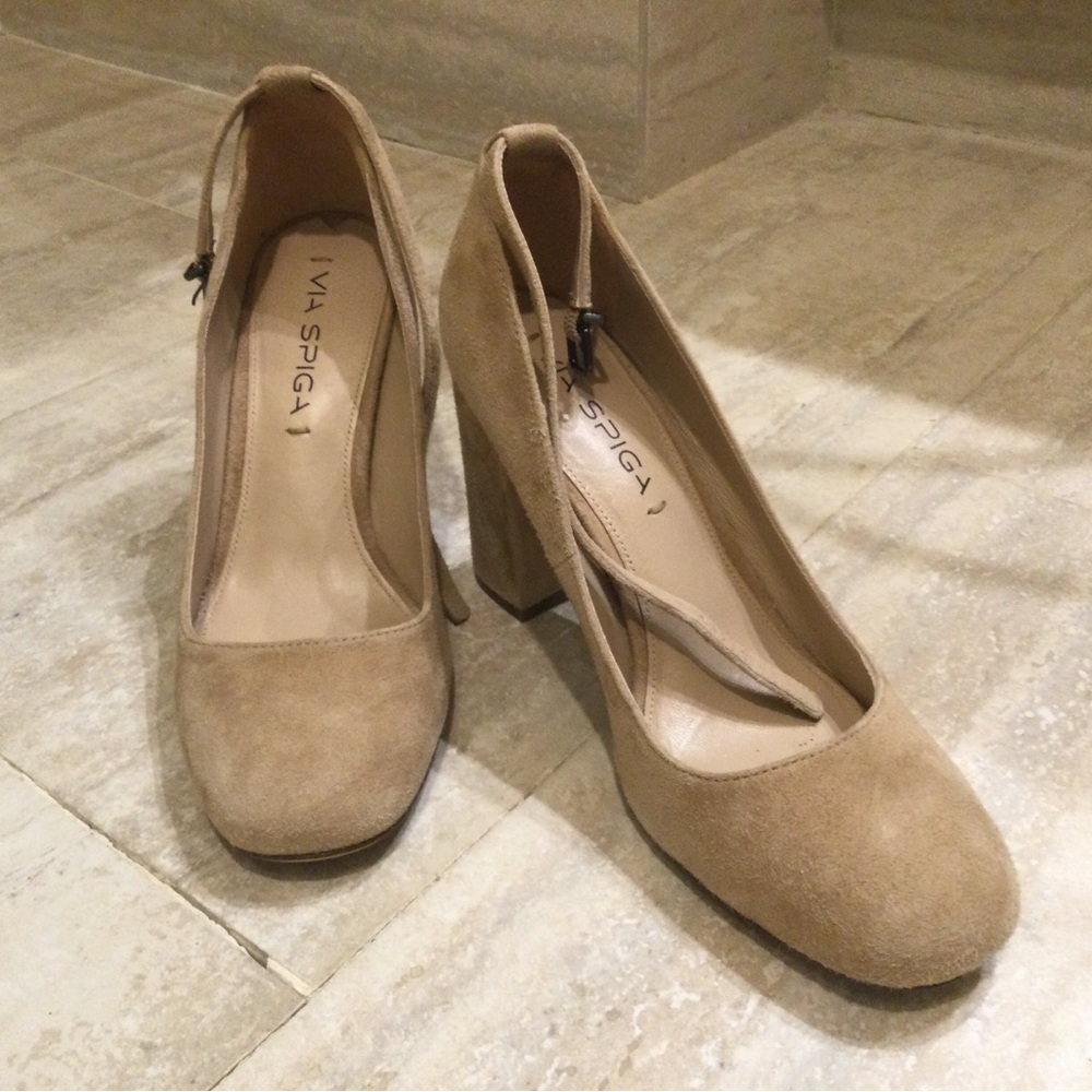 Via Spiga 6.5 Nude Suede Ankle Strap.